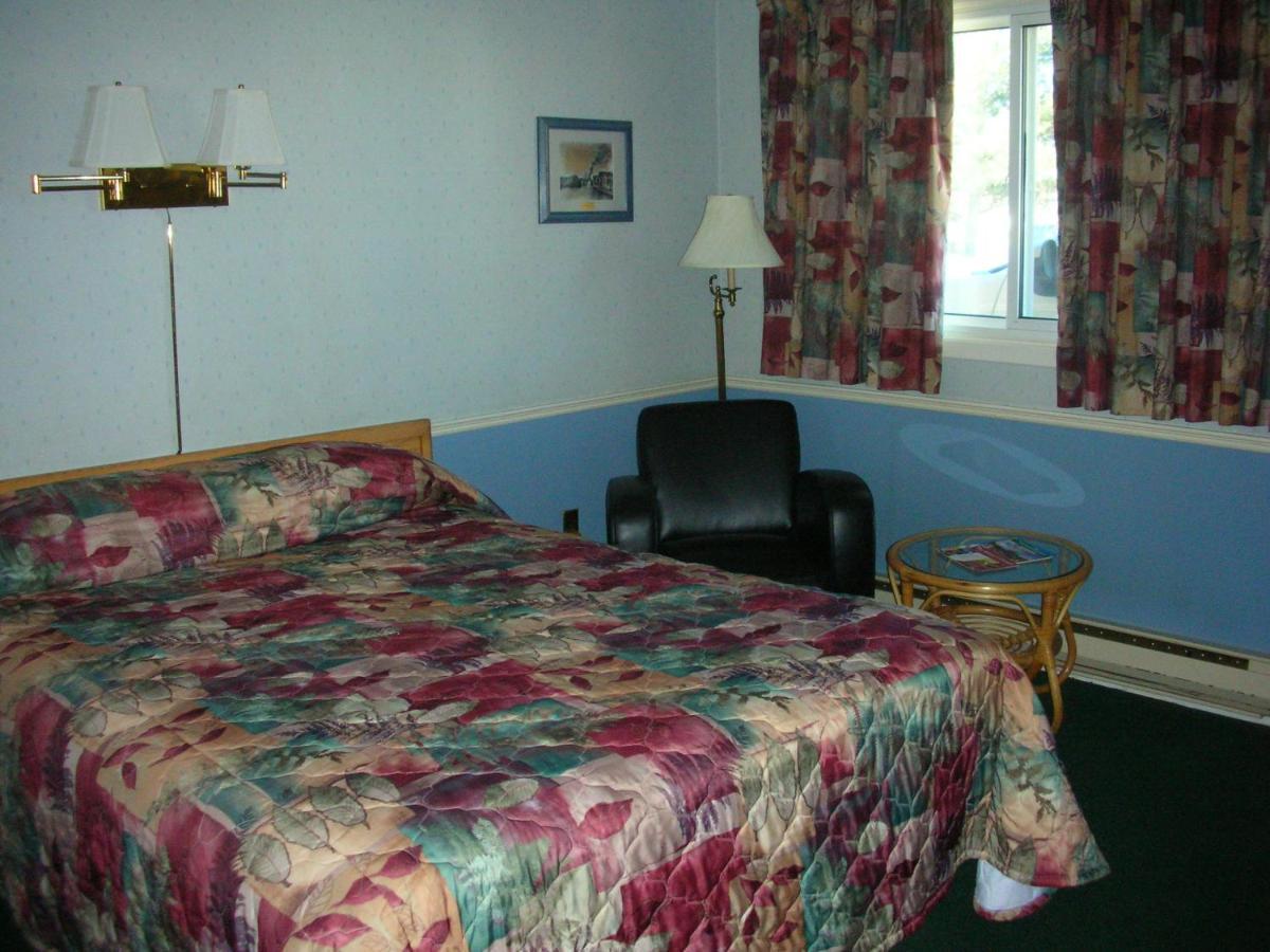 Adams Motel Су-Сент-Мари Экстерьер фото