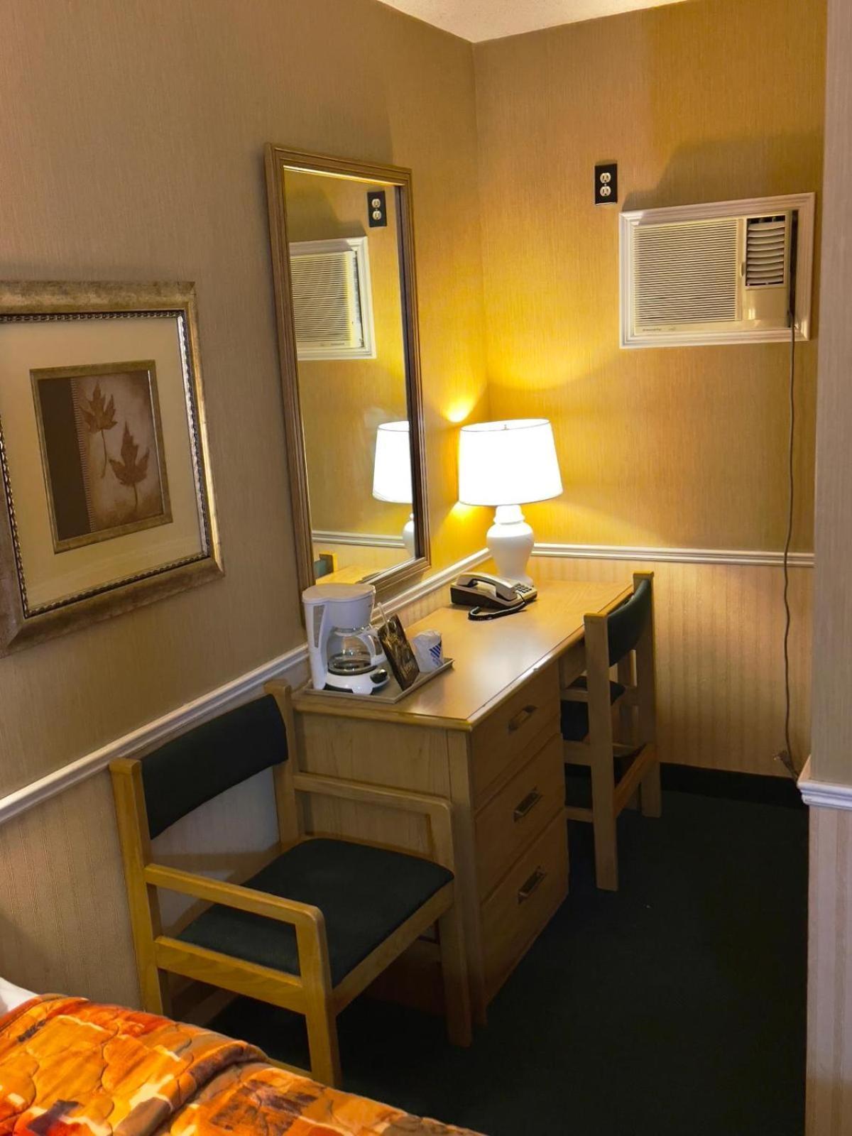 Adams Motel Су-Сент-Мари Экстерьер фото