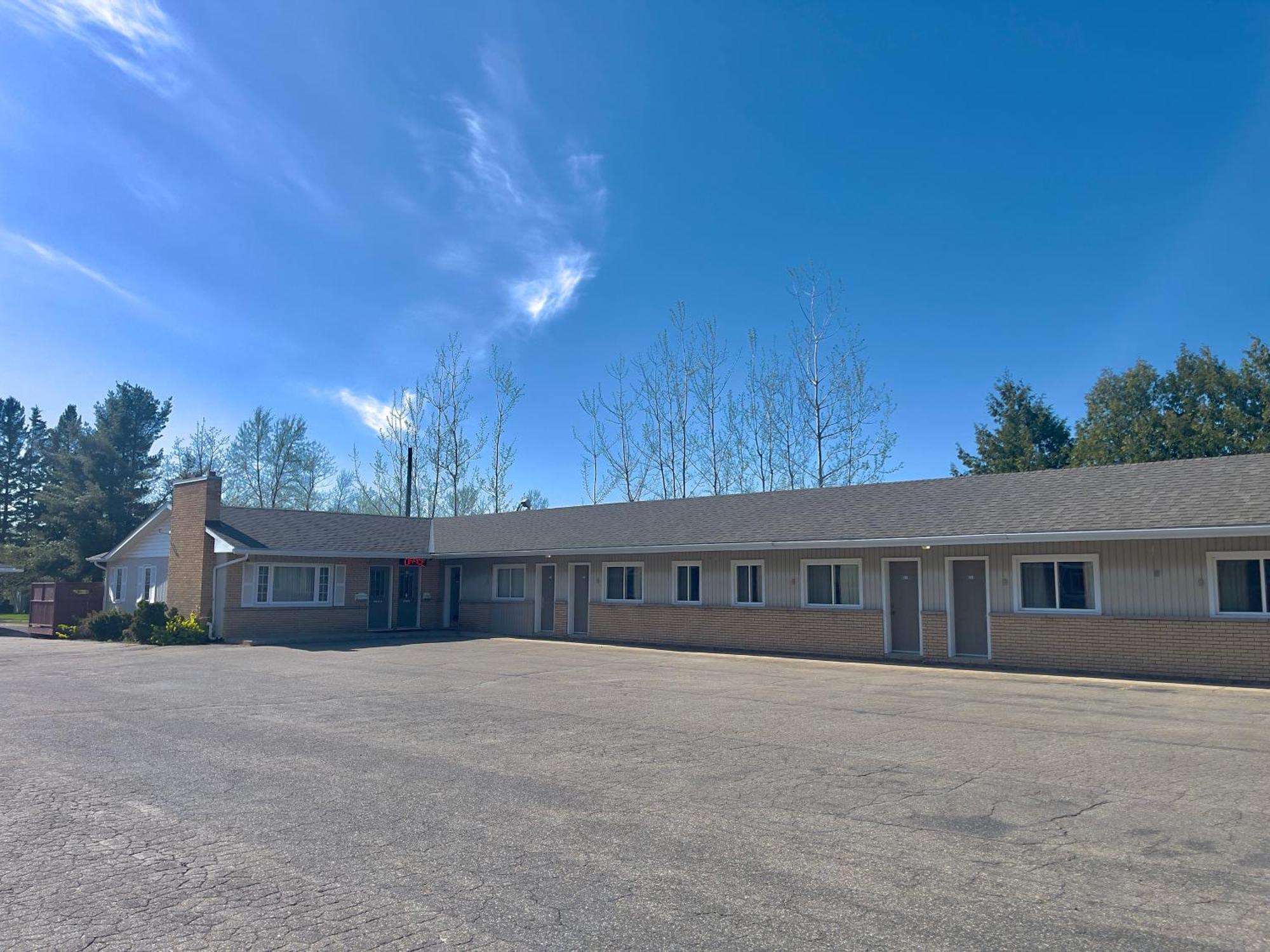 Adams Motel Су-Сент-Мари Экстерьер фото