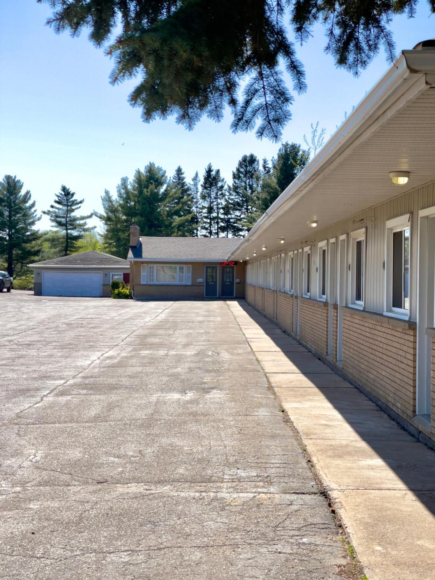 Adams Motel Су-Сент-Мари Экстерьер фото
